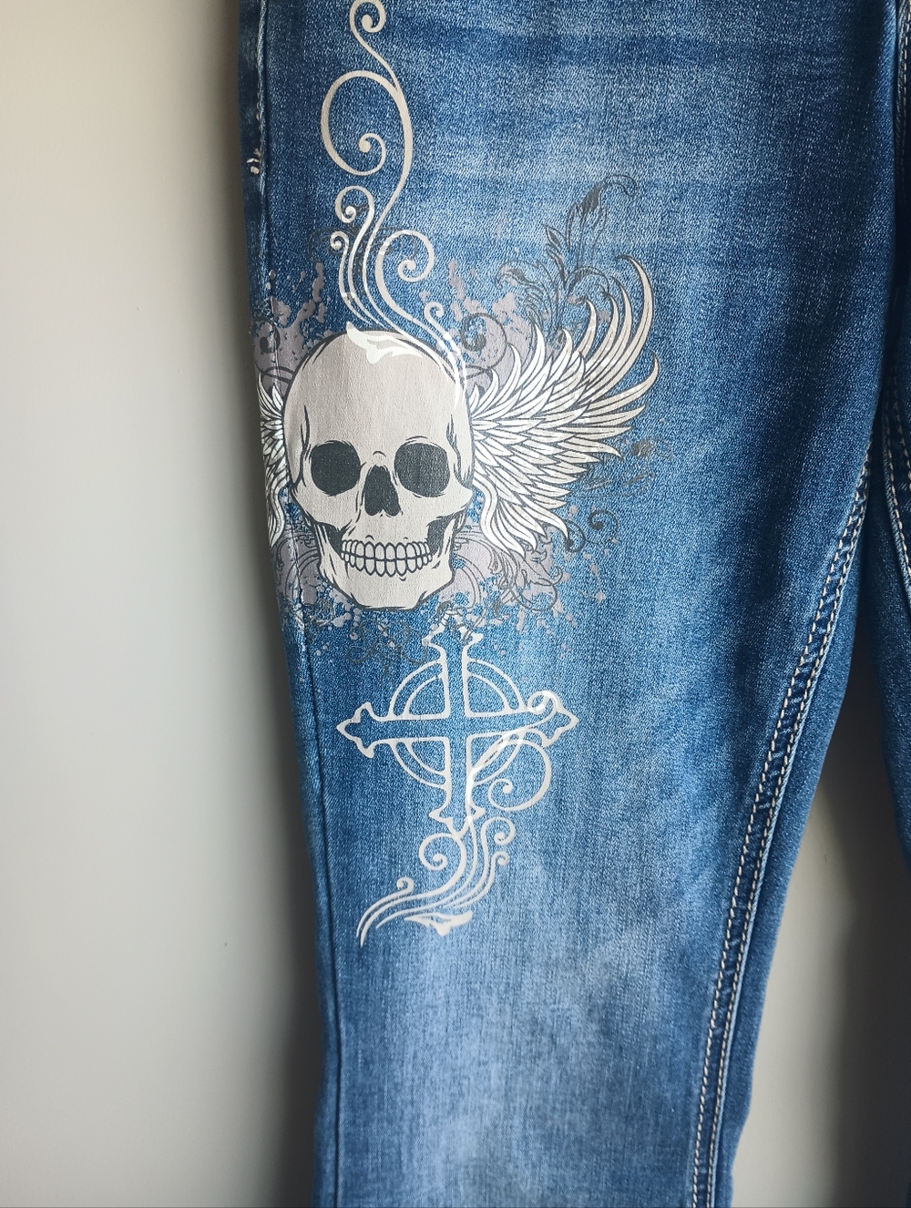 Hot Topic - Picture 3 of 8